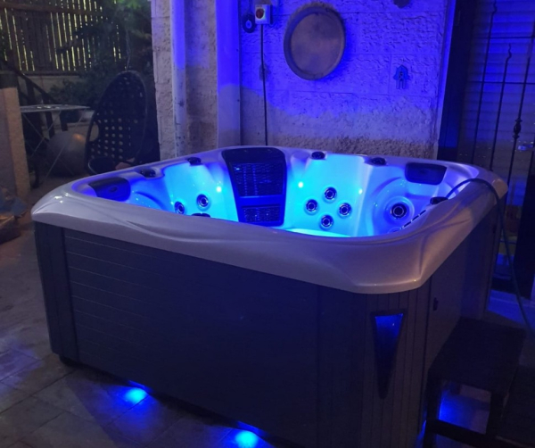 Gidromassazhnyy_SPA_basseyn_BG8892.970